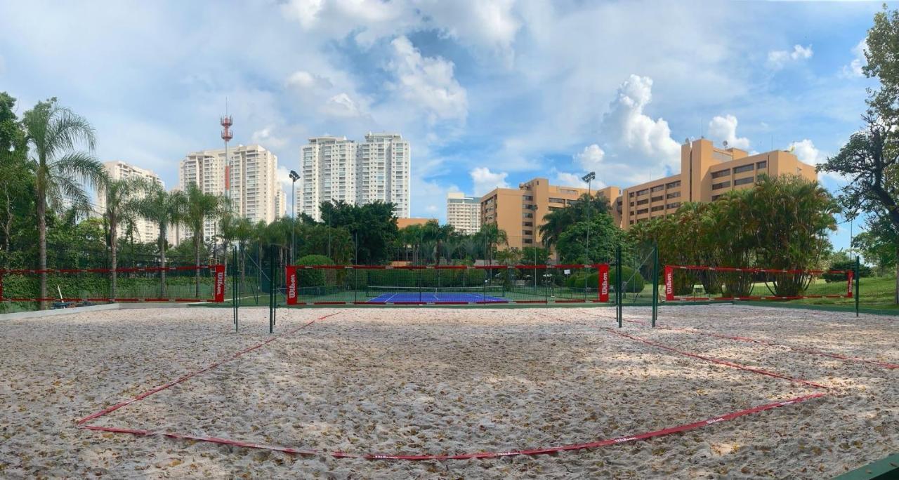 Hotel Transamerica São Paulo Exterior foto Tennis courts at the park