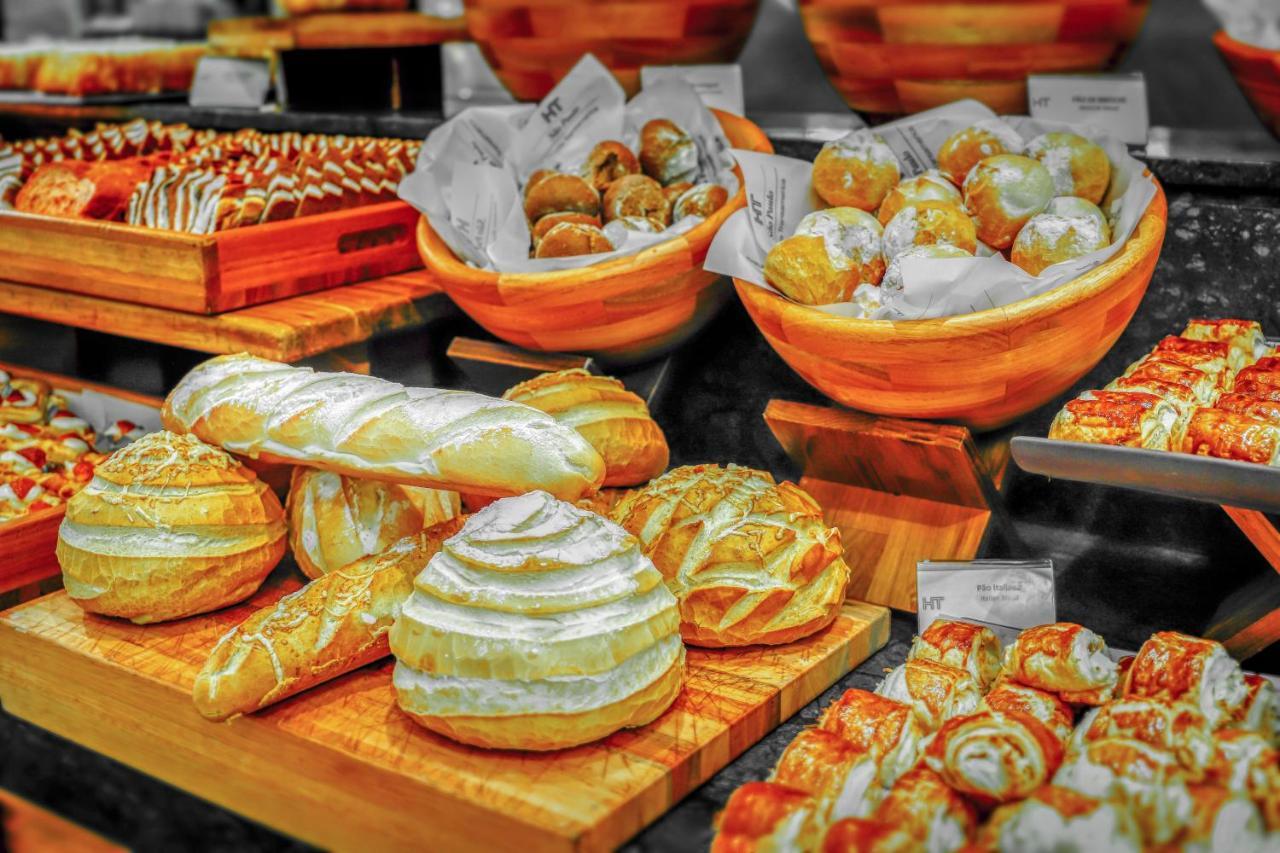 Hotel Transamerica São Paulo Exterior foto A selection of pastries